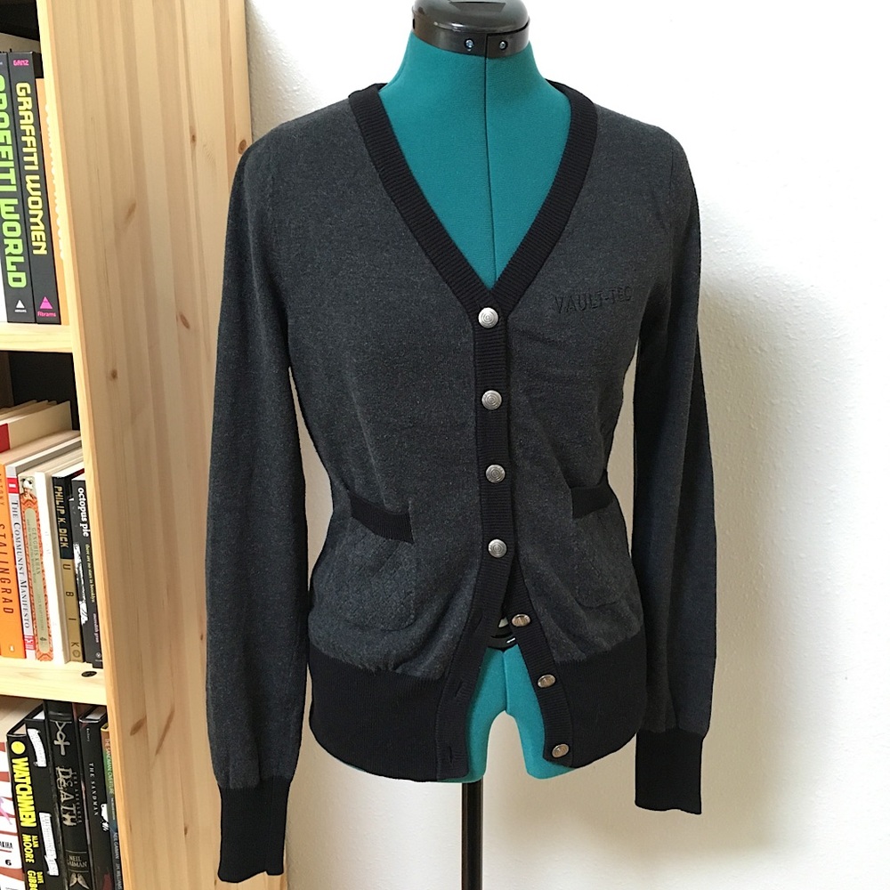 2015 Bethesda Fallout 4 quilted Cardigan Sweater M